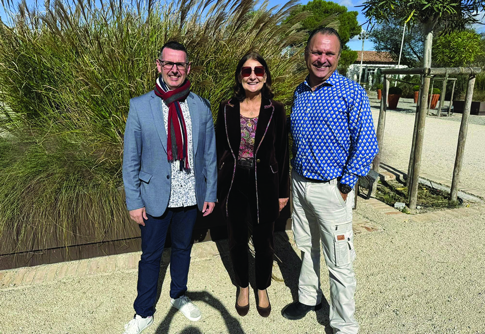 LA MAIRIE PRÉSENTE À LA FAMILLE RICARD LE PROJET DE L’USINE