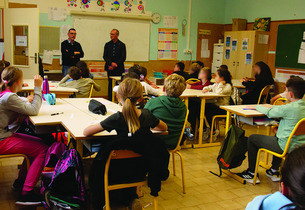 LE SÉNATEUR ET LE MAIRE À LA RENCONTRE DES ÉCOLIERS