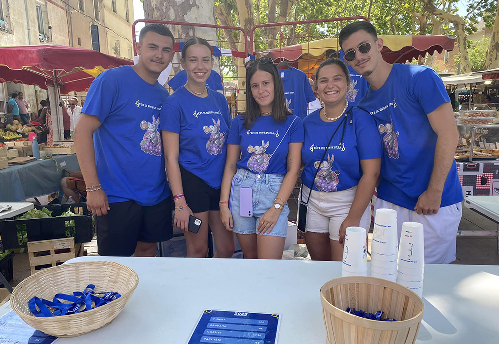 LES CHEFS DE JEUNESSE FINS PRÊTS POUR LA FÊTE LOCALE 