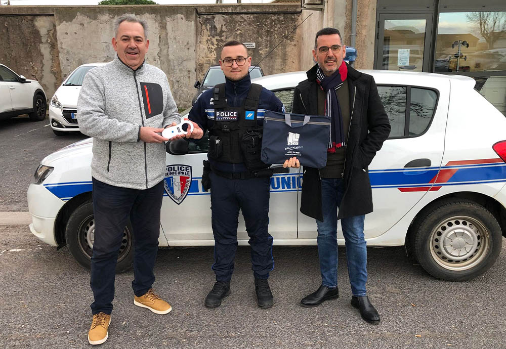 DÉTECTEUR DE PUCES ÉLECTRONIQUES POUR LA POLICE