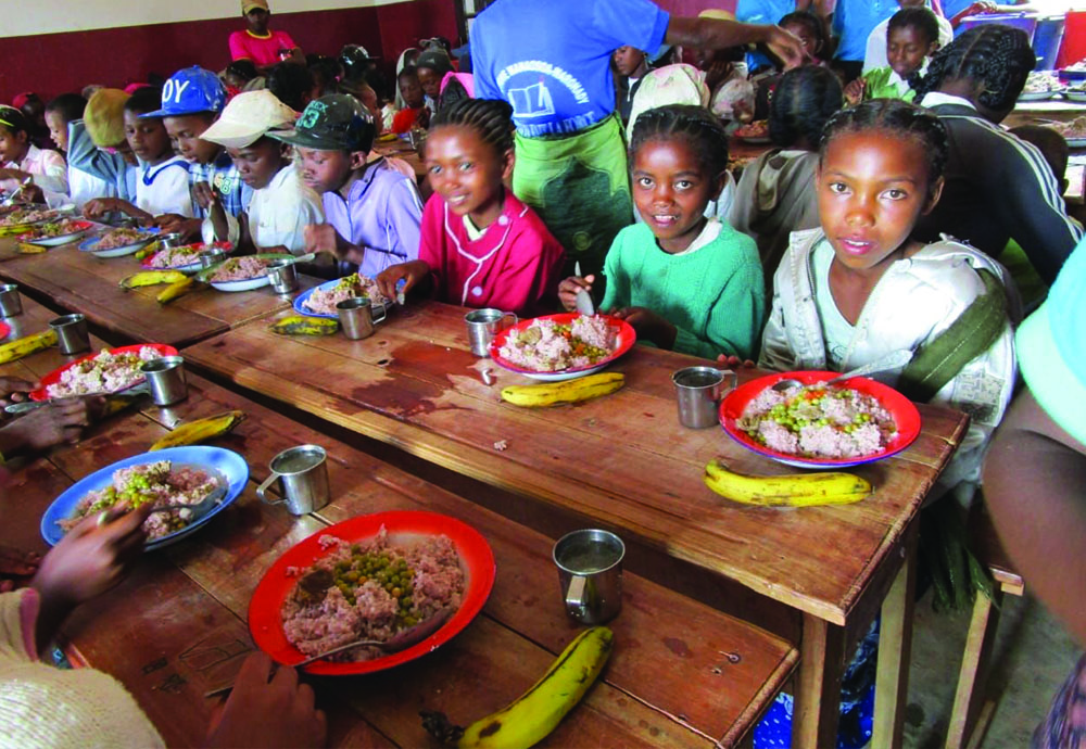 UNE VENTE POUR LES CANTINES SCOLAIRES DE MADAGASCAR