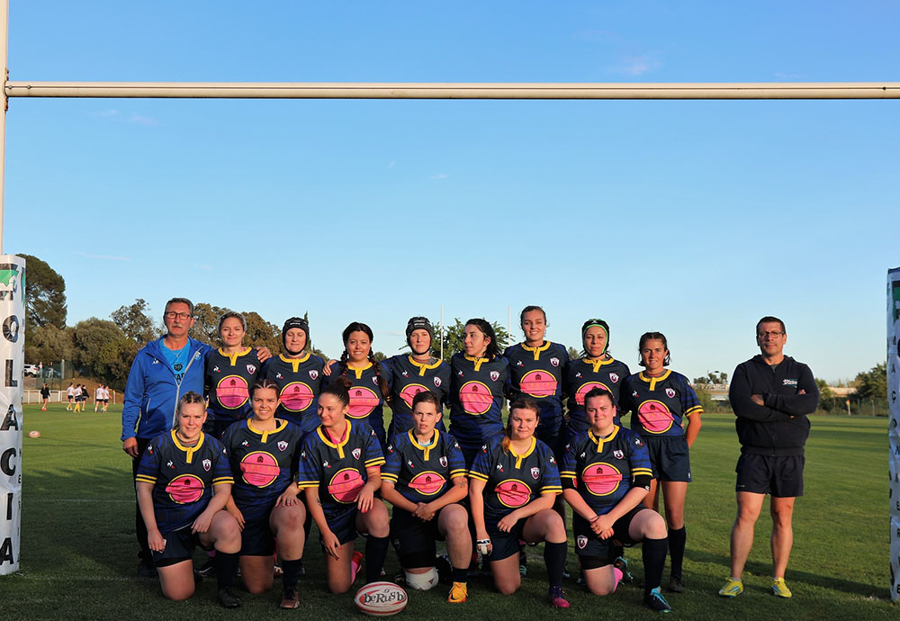 UNE ÉQUIPE FÉMININE DE RUGBY LOISIR AU STADE BESSANAIS