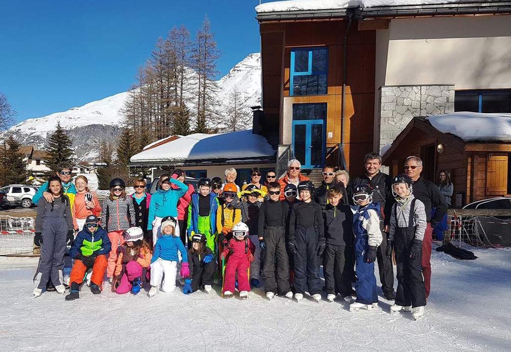 LES JEUNES INVITÉS AU SÉJOUR ALPIN À BESSANS EN SAVOIE