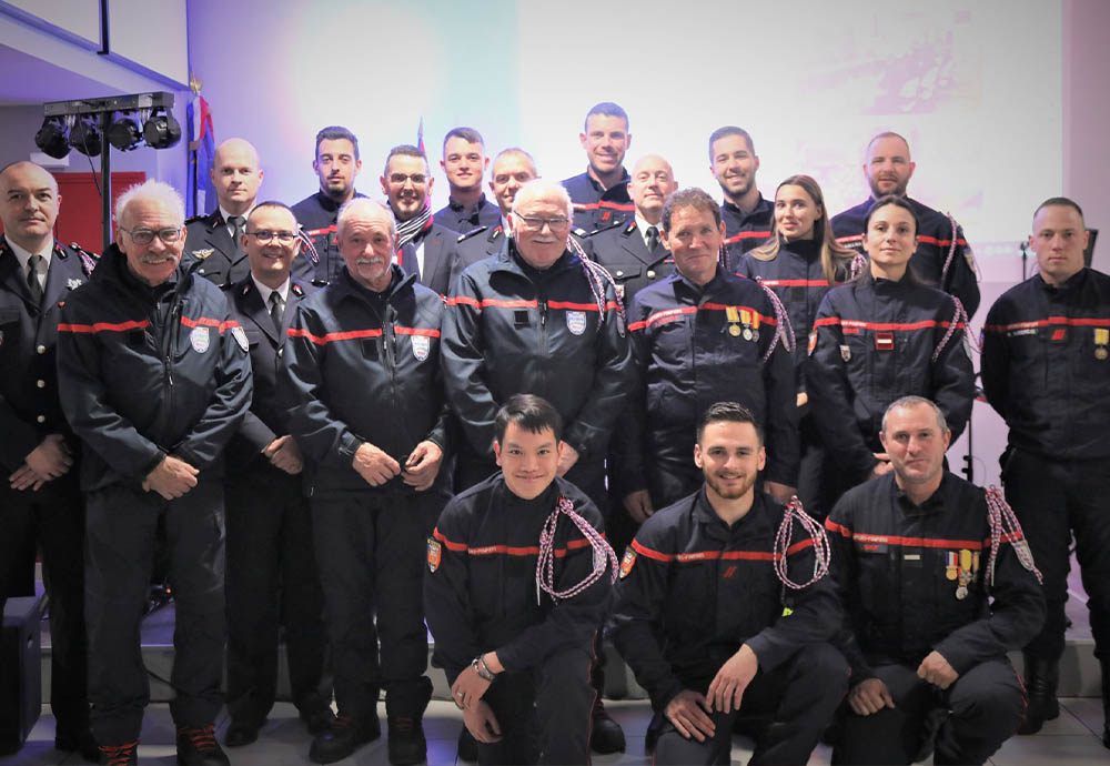 LES POMPIERS FÊTENT SAINTE-BARBE AVANT LA CASERNE
