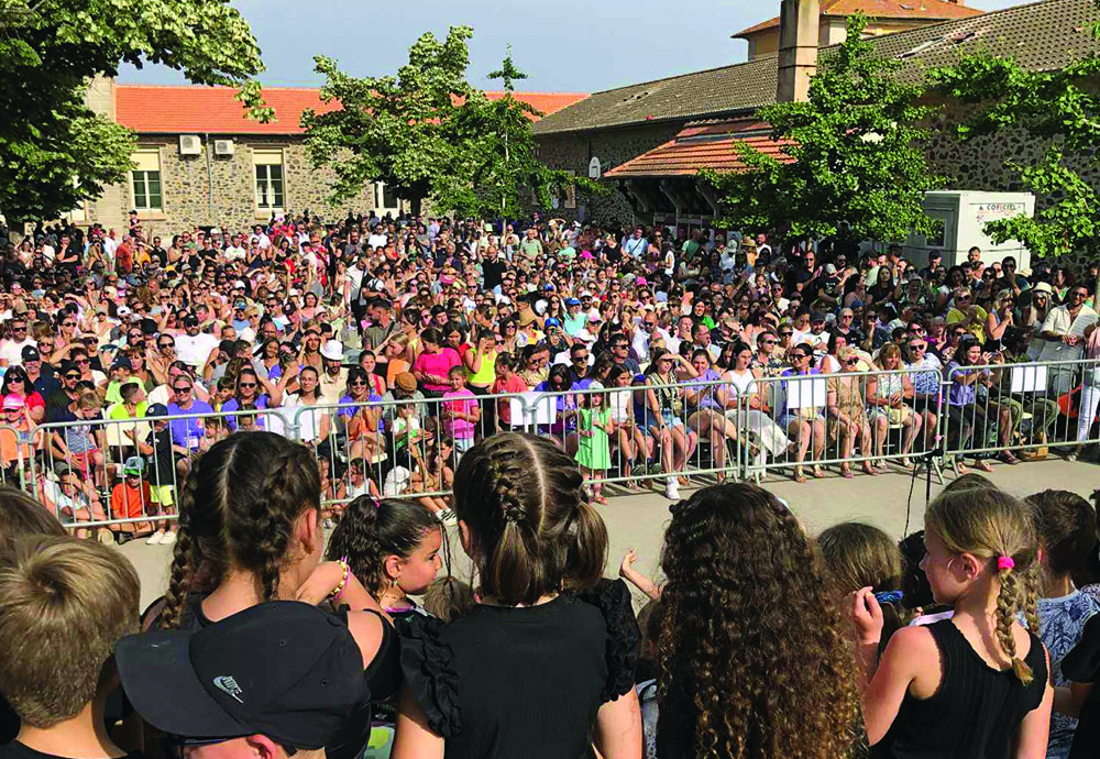 UNE BELLE FÊTE DE FIN D’ANNÉE POUR L’ÉCOLE VICTOR HUGO